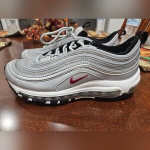 Boys Size 5.5Y Gray And Silver Nike Air Max